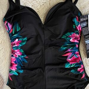 Miraclesuit, look 10 lbs lighter in 10 seconds